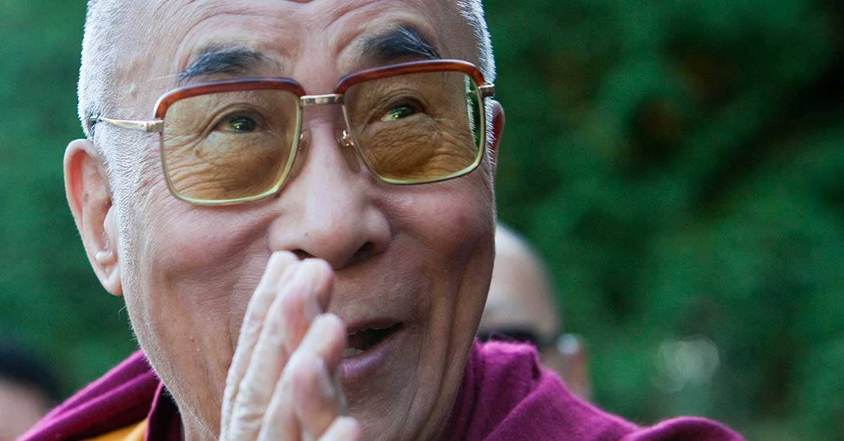17 Dalai Lama Quotes on Peace, Kindness & Love