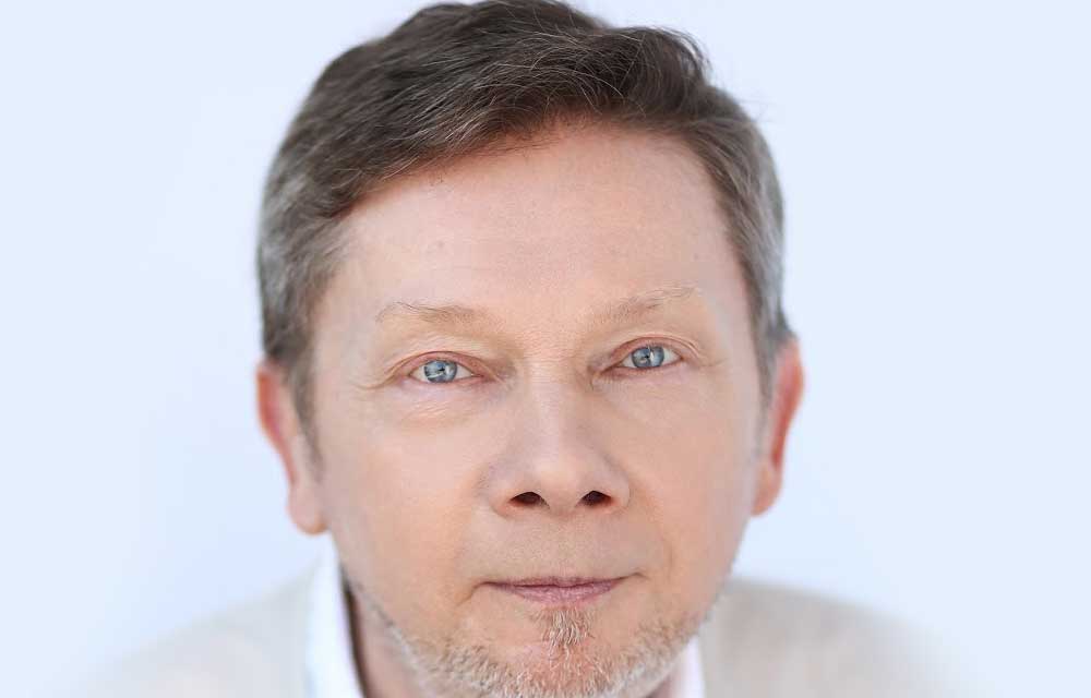 25 Enlightening Quotes by Eckhart Tolle on Life, Happiness, and Suffering